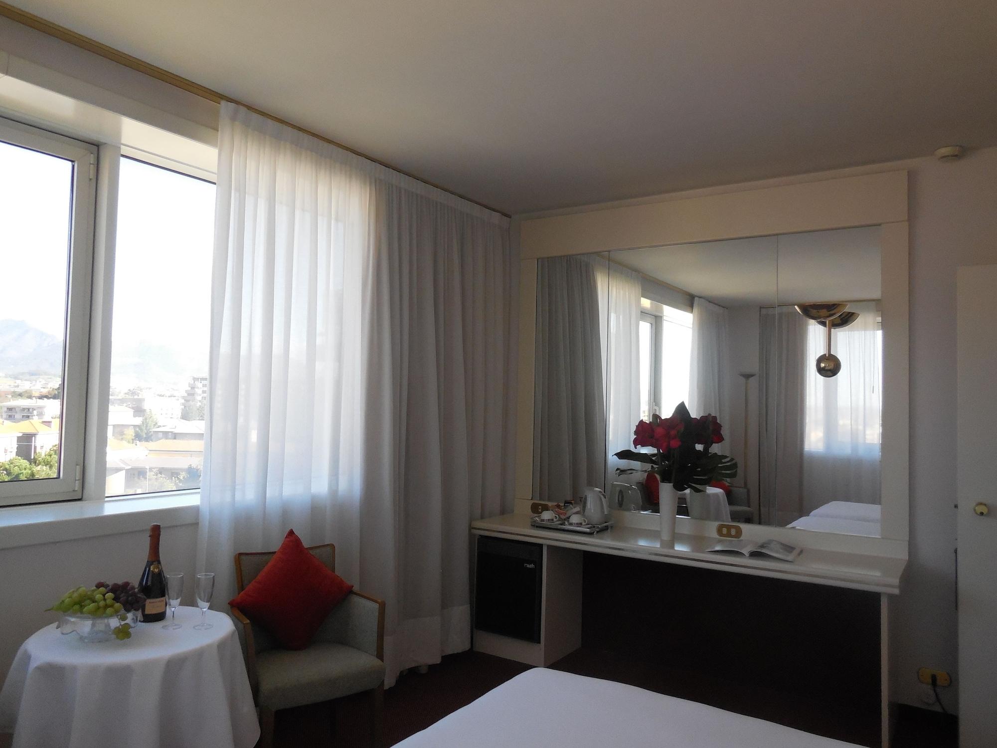 Starhotels Cristallo Palace Bergamo Esterno foto